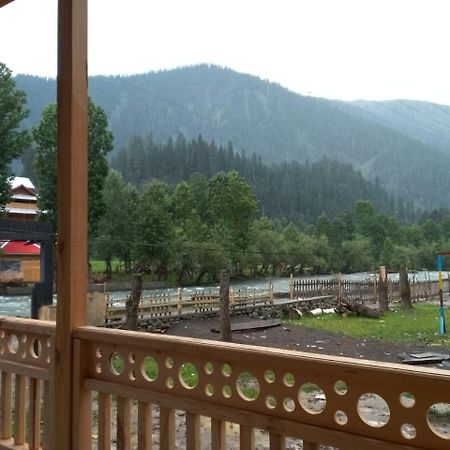 Riverbank Hotel Taobut Neelum Valley Azad Kashmir Taobat Extérieur photo
