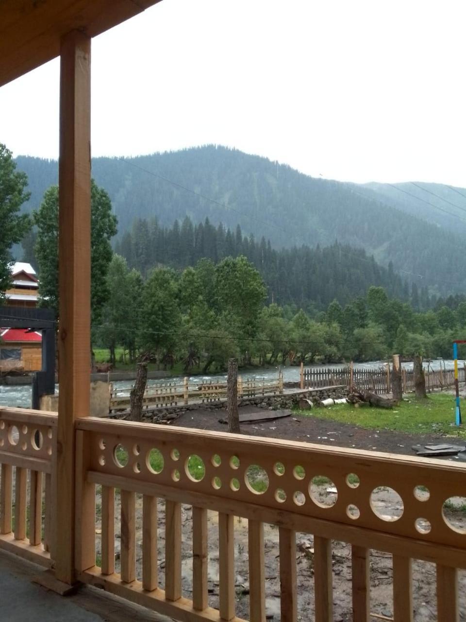 Riverbank Hotel Taobut Neelum Valley Azad Kashmir Taobat Extérieur photo